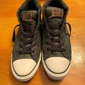 Converse’s dark gray fabric brown logo